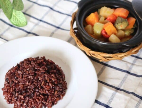 Cơm lứt đậu đỏ + đồ kho