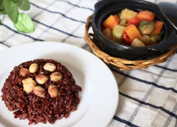 Cơm lứt hạt sen + đồ kho