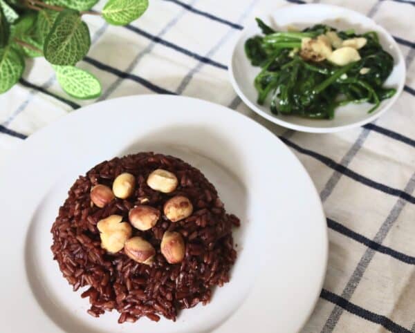 Cơm lứt hạt sen + rau (luộc, xào)