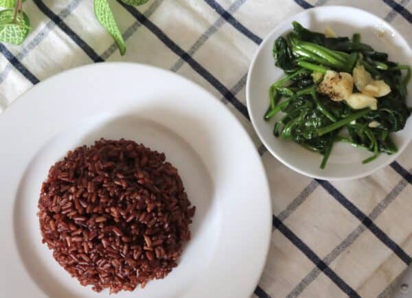 Cơm lứt + rau (luộc, xào)