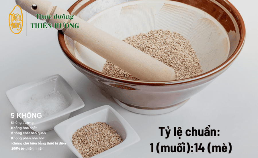 Cần giã vừa nhuyễn muối mè cùng muối để giữ nguyên dưỡng chất và hương vị đặc trưng của món ăn