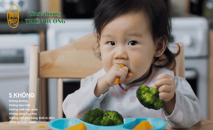 Trẻ từ 1-3 tuổi là thời kỳ phát triển trí não cần cung cấp đầy đủ các nhóm chất thiết yếu