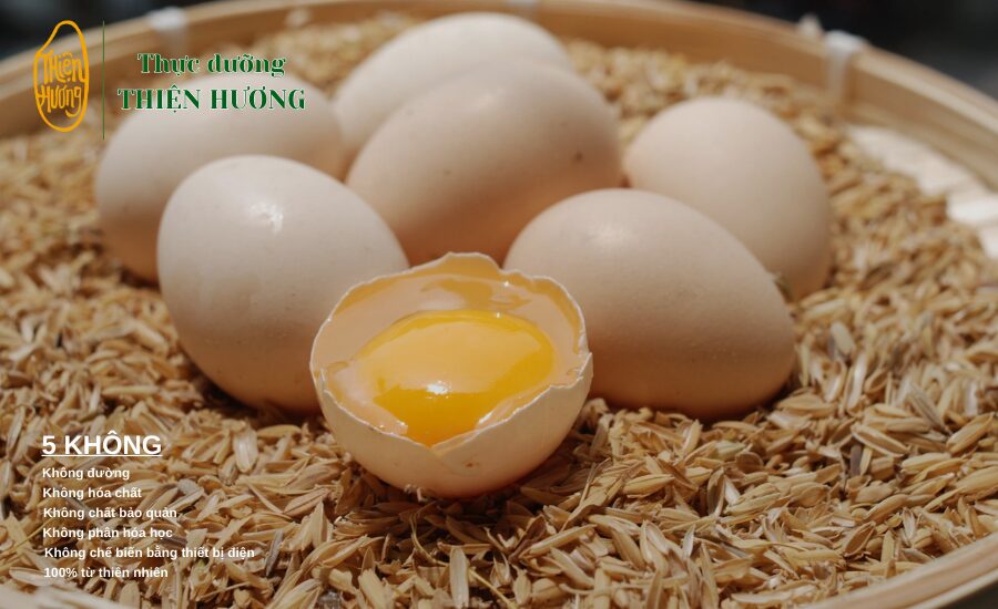 Bên trong trứng gà cung cấp nhiều protein và chất béo tốt cho người muốn tăng cân