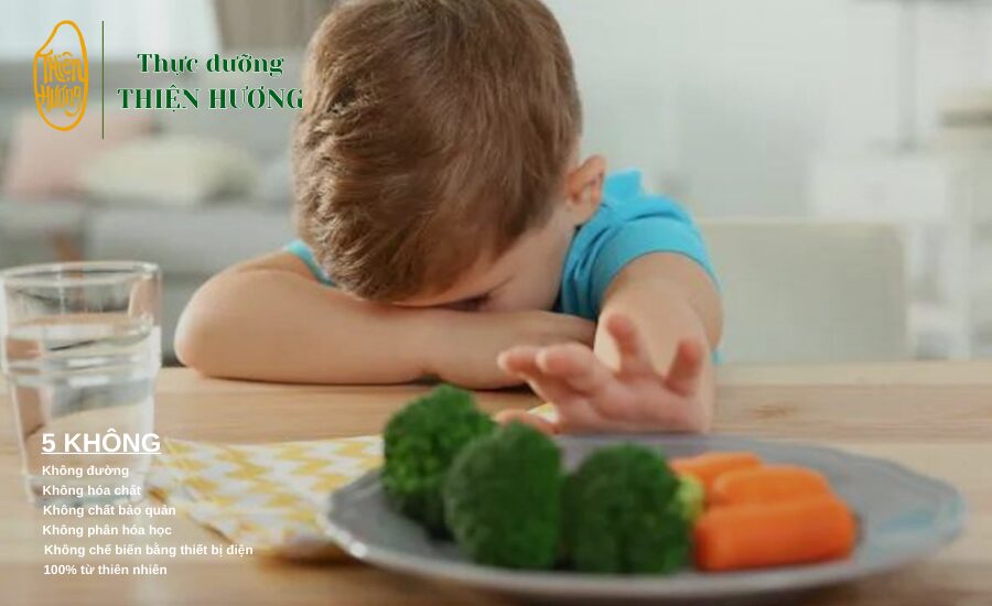 Gợi Ý Thực Đơn Cho Trẻ Suy Dinh Dưỡng 7 Tuổi Cần Cải Thiện Thể Chất 3 Theo dõi nhu cầu của trẻ và không ép trẻ ăn quá mức