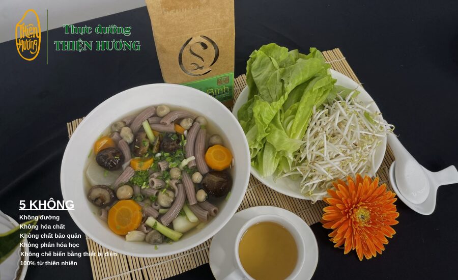 Nui lứt nấu cùng rau củ