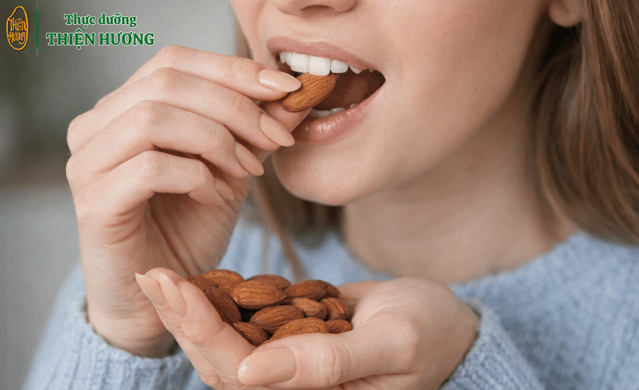 So sánh dinh dưỡng các loại hạt: Khám phá lợi ích và cách chọn hạt phù hợp cho cơ thể 5 Ăn hạnh nhân giúp giảm cân hiệu quả