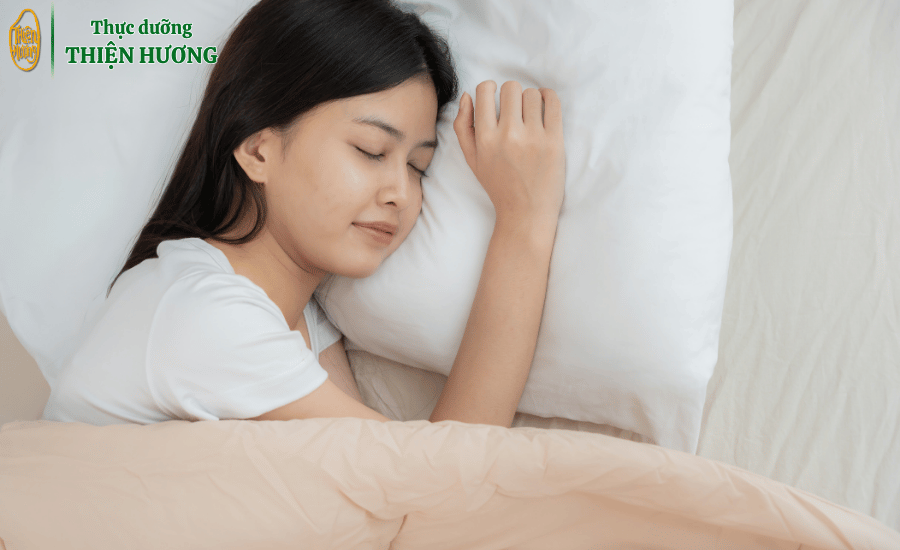 7 Lợi Ích Thành Phần Dinh Dưỡng Hạt Sen Đối Với Sức hỏe 7 Thành phần dinh dưỡng hạt sen: Giúp giấc ngủ sâu hơn